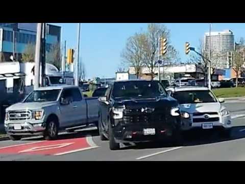 Red Light Runner Causes Crash | Car Crashes & Karma