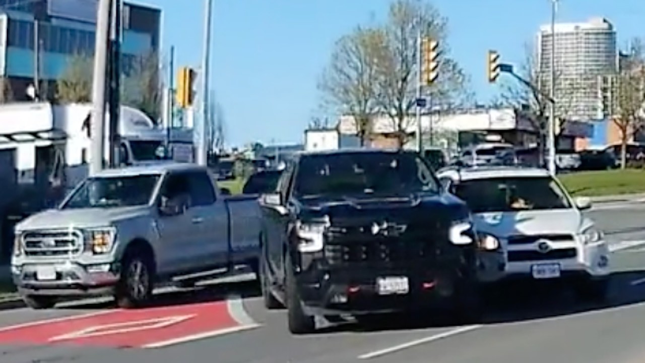 RED LIGHT RUNNER CAUSES CRASH | CAR CRASHES & KARMA - YouTube
