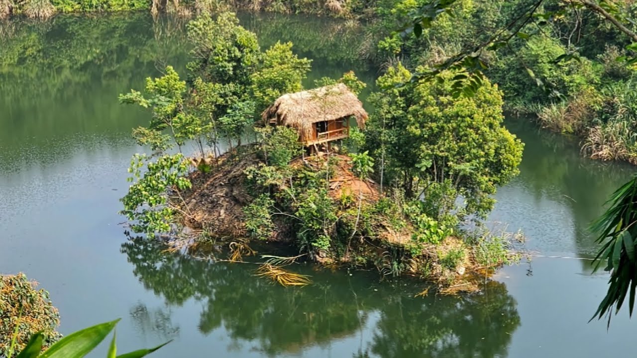 Ein talentiertes Mädchen renoviert ein verlassenes altes Haus – die alte Fabrik im Wald wird restaur