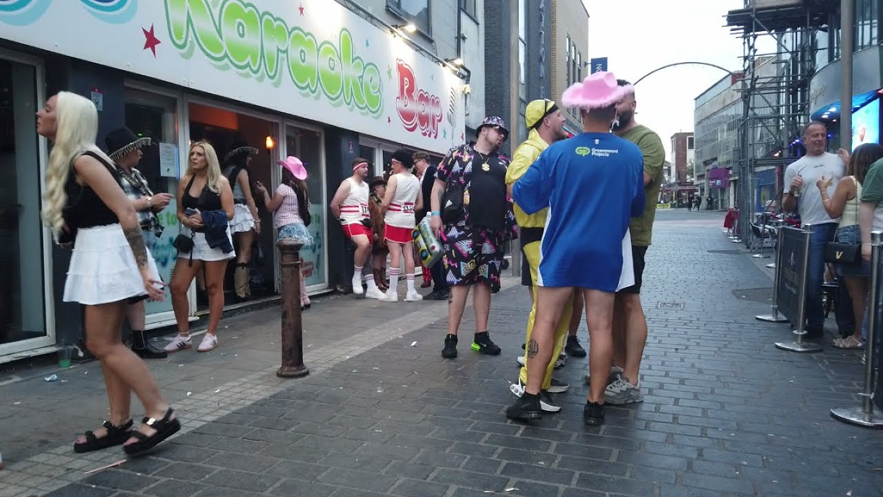 blackpool bank Holiday pubs & bars & the sights and sounds walking around the town centre. saturday.