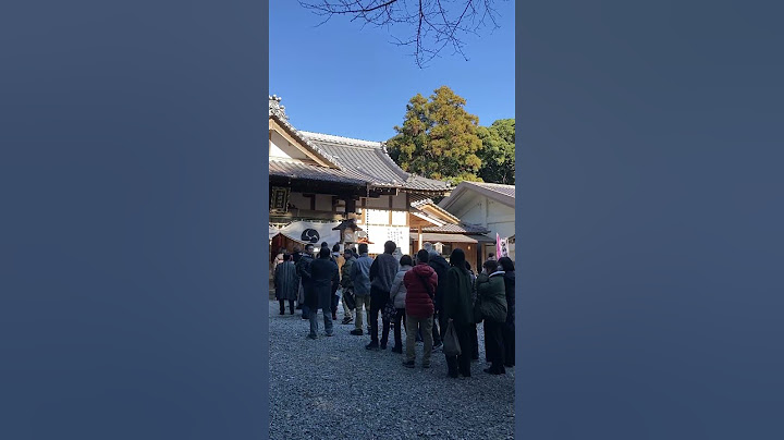 【初詣2025】石神さん（神明神社）の元旦、午前中の様子。本殿前に参拝客の行列ができています。三重県鳥羽市にあり「女性の願いを一つ叶えてくれる」と評判の石神さんは神明神社の境内に祀られるパワースポット