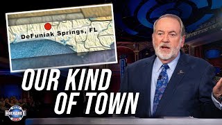 The ROUNDEST Lake in America?! | Our Kind of Town DeFuniak Springs, FL | Jukebox | Huckabee