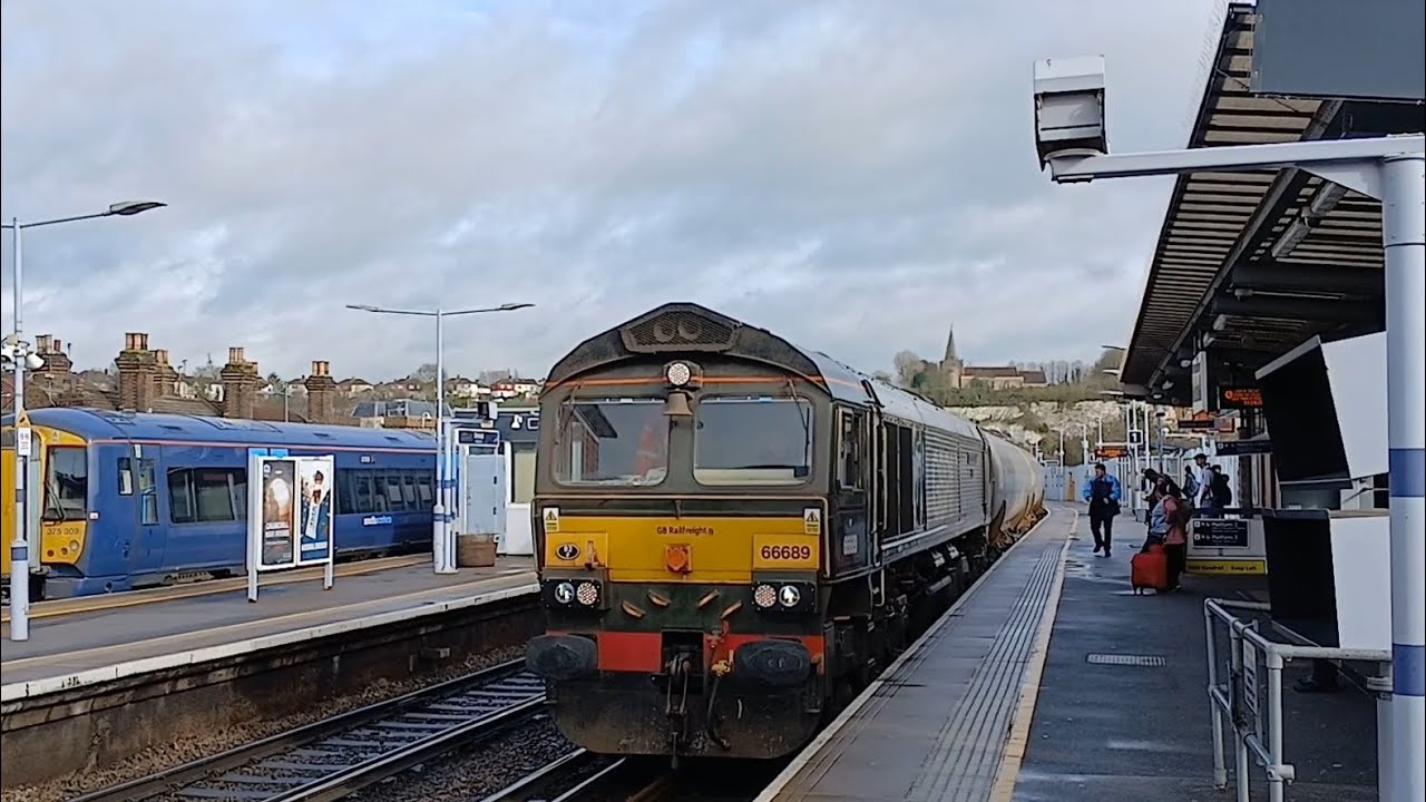 66689 evening star + 66766 gail richardson passing strood 22/02/26 ...