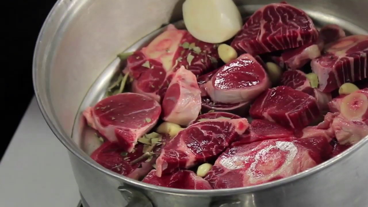 BARBACOA DE CHAMBERETE AL MEZCAL