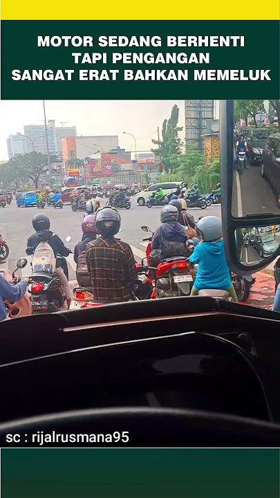 Ada pengendara motor berpegang sangat erat #shorts