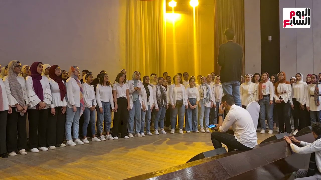 ميدلى كورال جامعة عين شمس المبهر.. قضينا يوم مع الطلاب اللي جننوا السوشيال ميديا بصوتهم وأدائهم