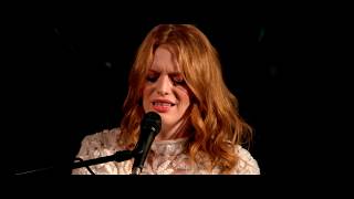 Смотреть клип Freya Ridings - Wishbone