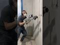 вот он, тот сосед, который всю жизнь делает ремонт, на радость всему дому)
