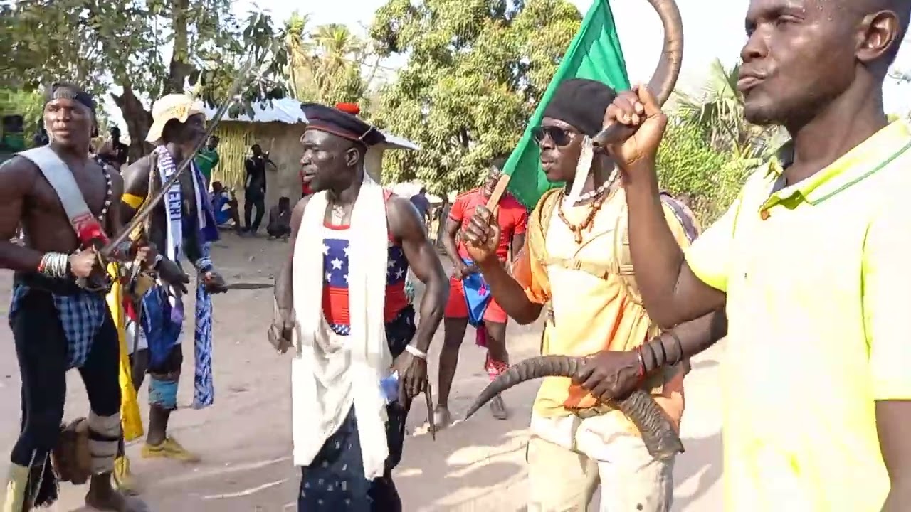 Kagnout:2eme partie:La population fête les deux nouveaux 