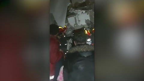 Child rescued out of Turkey earthquake rubble 24 hours later | Raw video