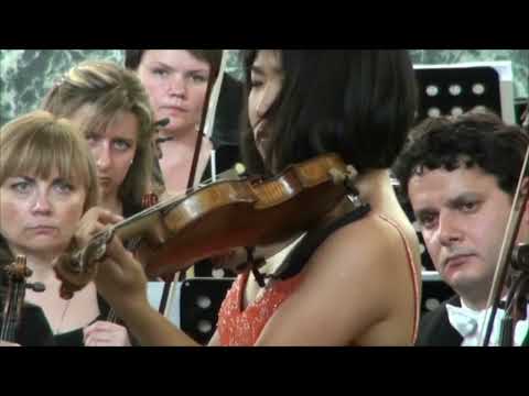 Tianwa Yang performs Brahms’s Violin Concerto (1st movement) – Live in St Petersburg