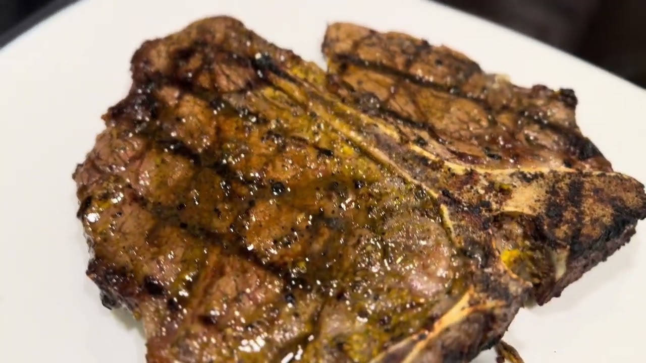 Серия стейков — стейк «Мичиганская горчица». Этот портерхаус с пряной горчицей — лучший выбор в S...