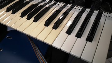 Whitening keybed on a Ensoniq SQ80 in hydrogenperoxids