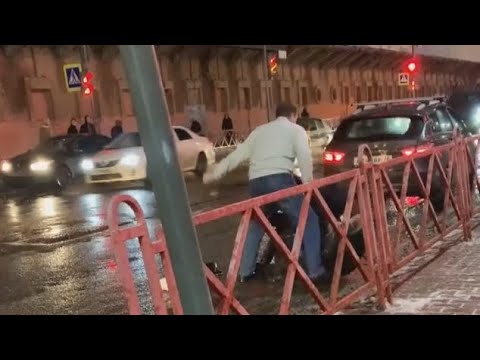 В Ярославле водитель такси избил двух пассажиров