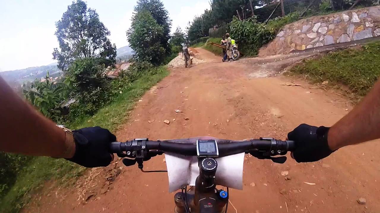 Muskathlon Uganda 2016 (Mountainbike) laatste afdaling naar Kabale