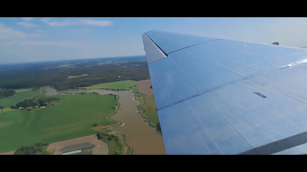 DC3 Airveteran maisemalento Turku Airshow 2023