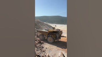 Caterpillar Wheel Loader While Loading Dumpers! #shorts