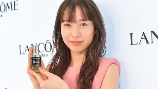 戸田恵梨香、ピンクのノースリーブワンピでキュートに　「ランコム バーチャル ホリデイ ストア」 イベントに登場