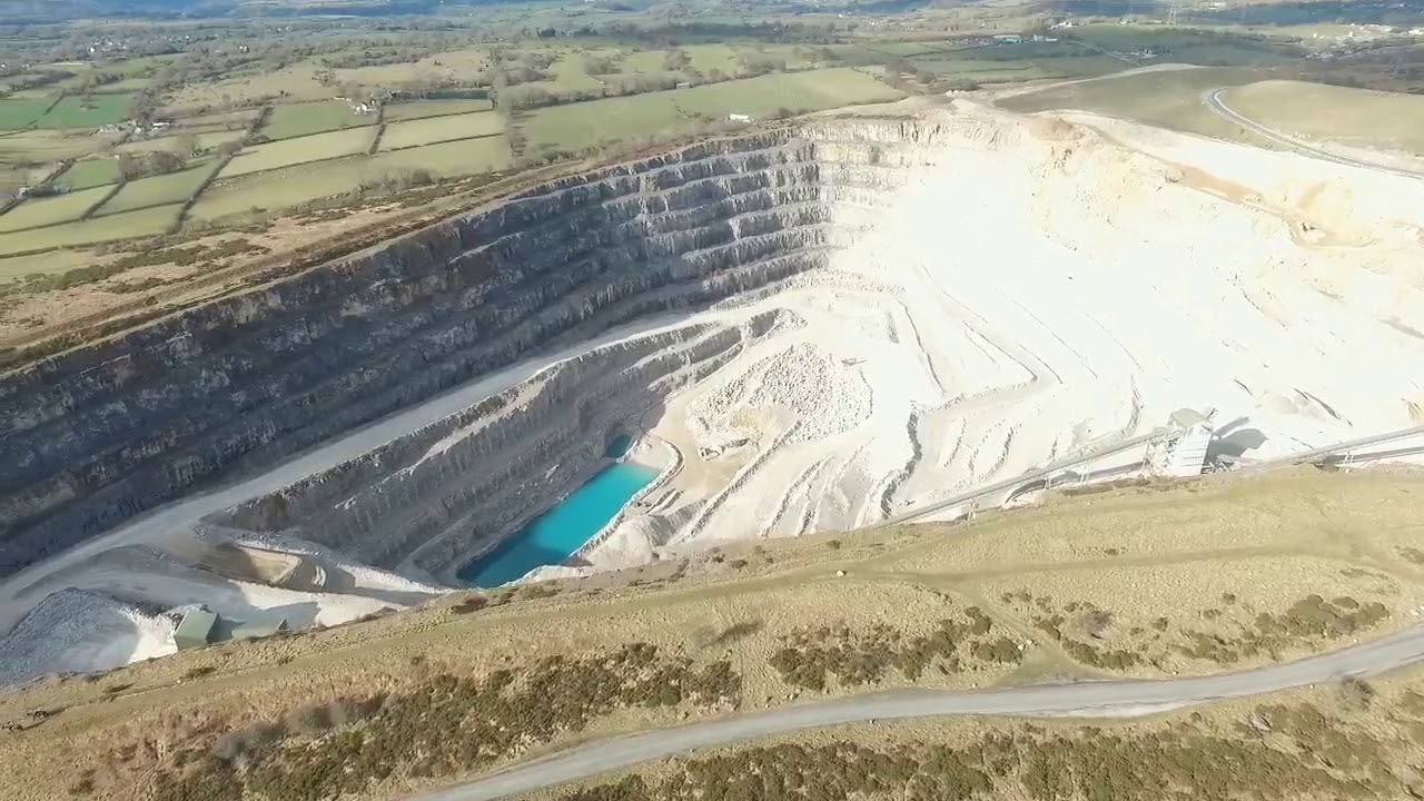 Rhes y cae and two quarry flight