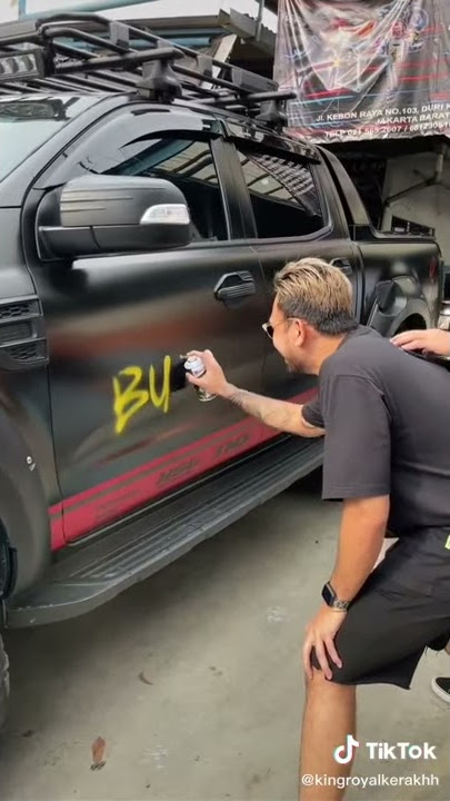 Corat-coret Mobil ni bos