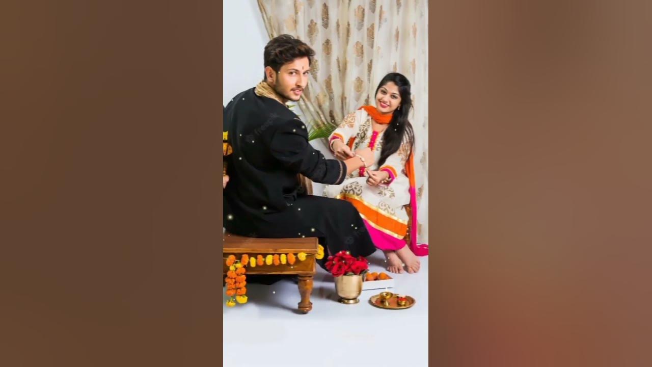 ambar khele holi