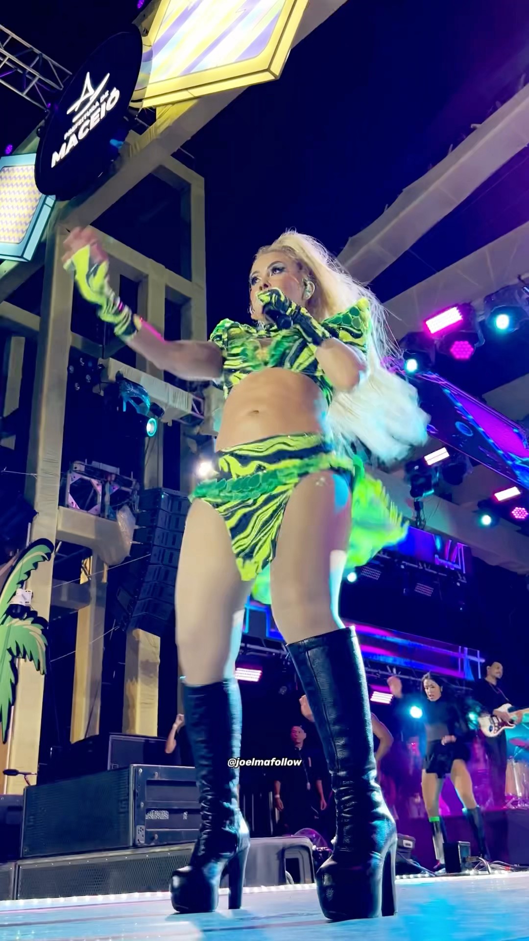 Joelma cantando Cheiro do Pará com