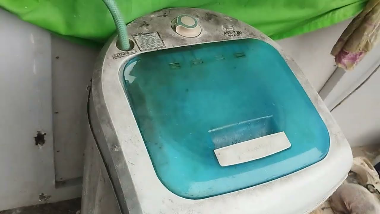 AMERICAN HOME ASD-72B Pagbabanlaw gamit ang spin dryer.