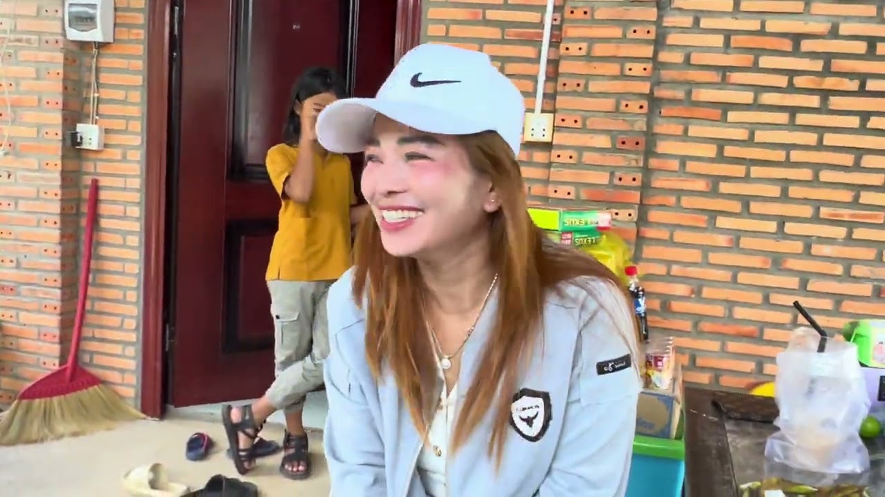 នាយក្រិន សម្បូរស្រីស្អាតស្រលាញ់