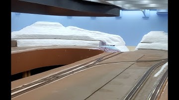 Building the Corner Hill and Adding the Scenic Divider. HO Scale 12x20 Layout Part 22