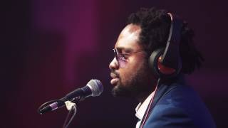 Vignette de la vidéo "Cobhams Asuquo - ANGELS ALL AROUND (LIVE)"