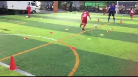 Bài tập nâng cao kỹ thuật dẫn bóng quan sát cho trẻ em