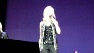 Download Lagu Olivia Newton-John and Barry Gibb/ Come on Over/ Ryman, Nashville,Tn. MP3