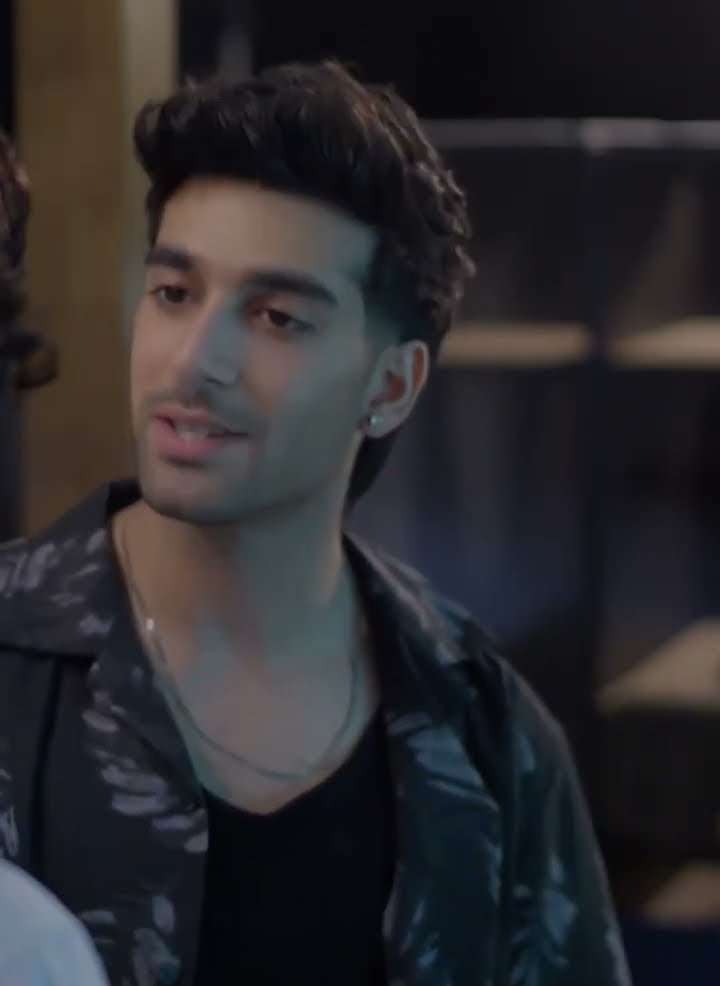 Itna Ghussa Kyun? #ayeishqejunoon  #sheheryarmunawar  #shujaasad  #shorts