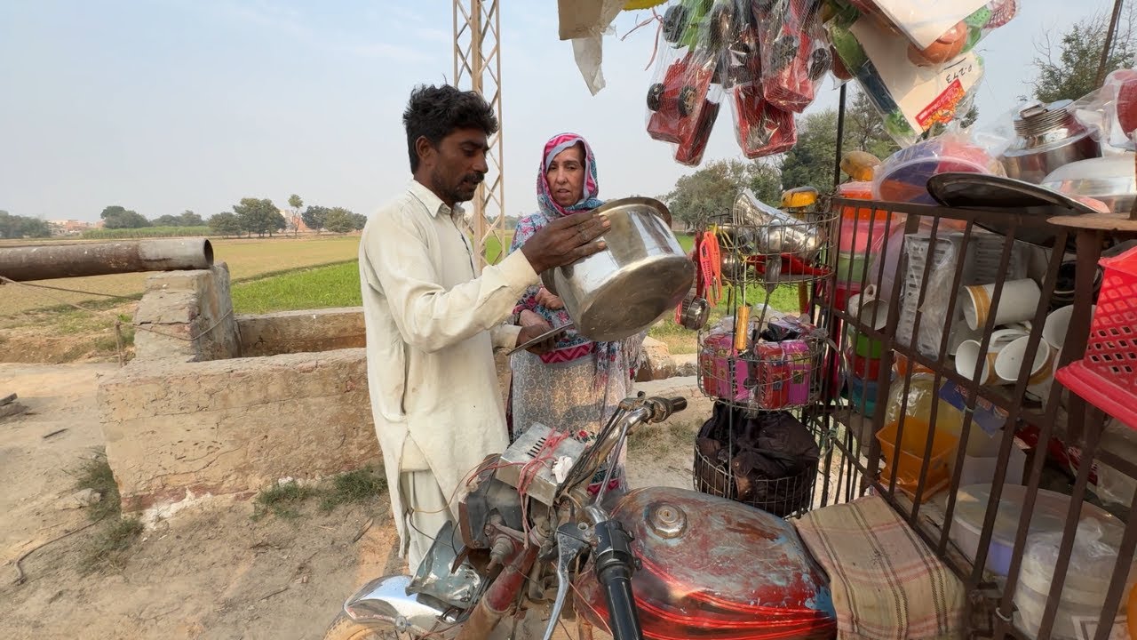 Рикша тайком положил деньги в несколько емкостей и даже не заметил этого 😄