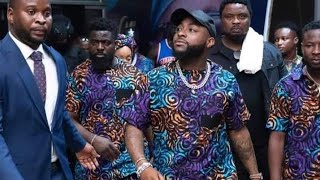 that moment Davido greeted his uncle before greeting his own father
