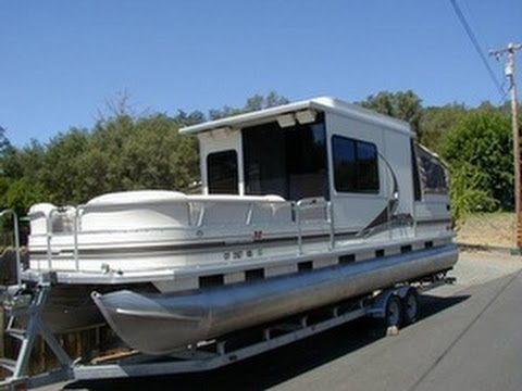 Suntracker Pontoon Boat With Cabin - cabin