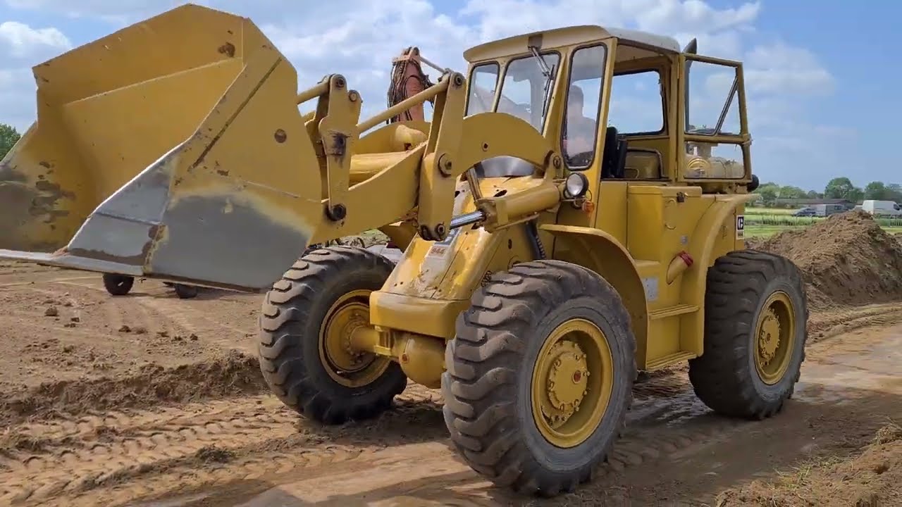 Cat 944 wheel loader - YouTube