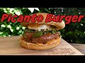 Picanto Burger - Ein feuriger Burger mit Pimentos, Harissa Mayo und Feta