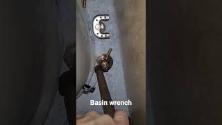 How to tighten a faucet