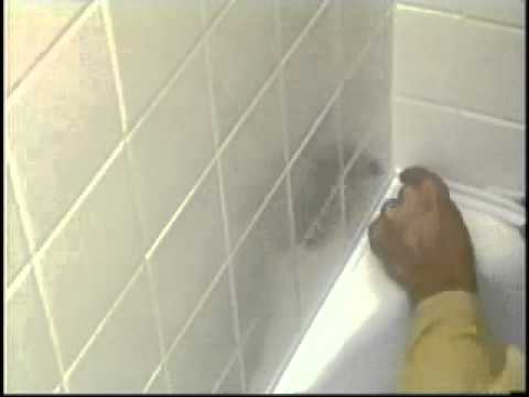 Installation du scellant adhésif Seal-A-Crack pour bain et mur 