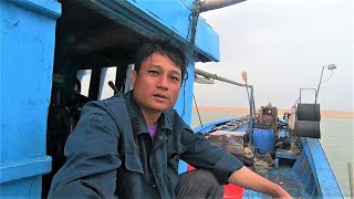 海南渔民一艘船造价25万，出海一次要300块油费，看看一趟赚多少