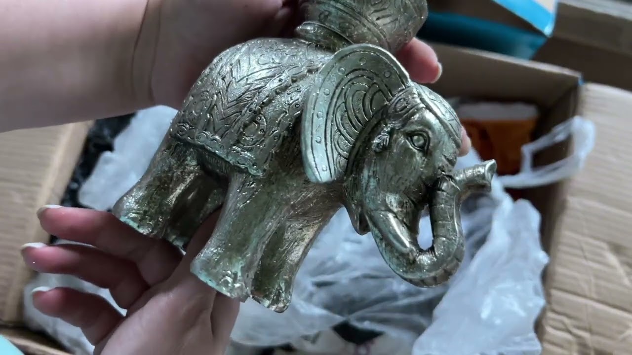 Колекція слонів / Щоразу дивуюсь, що в ящиках із секондом / Брік брак