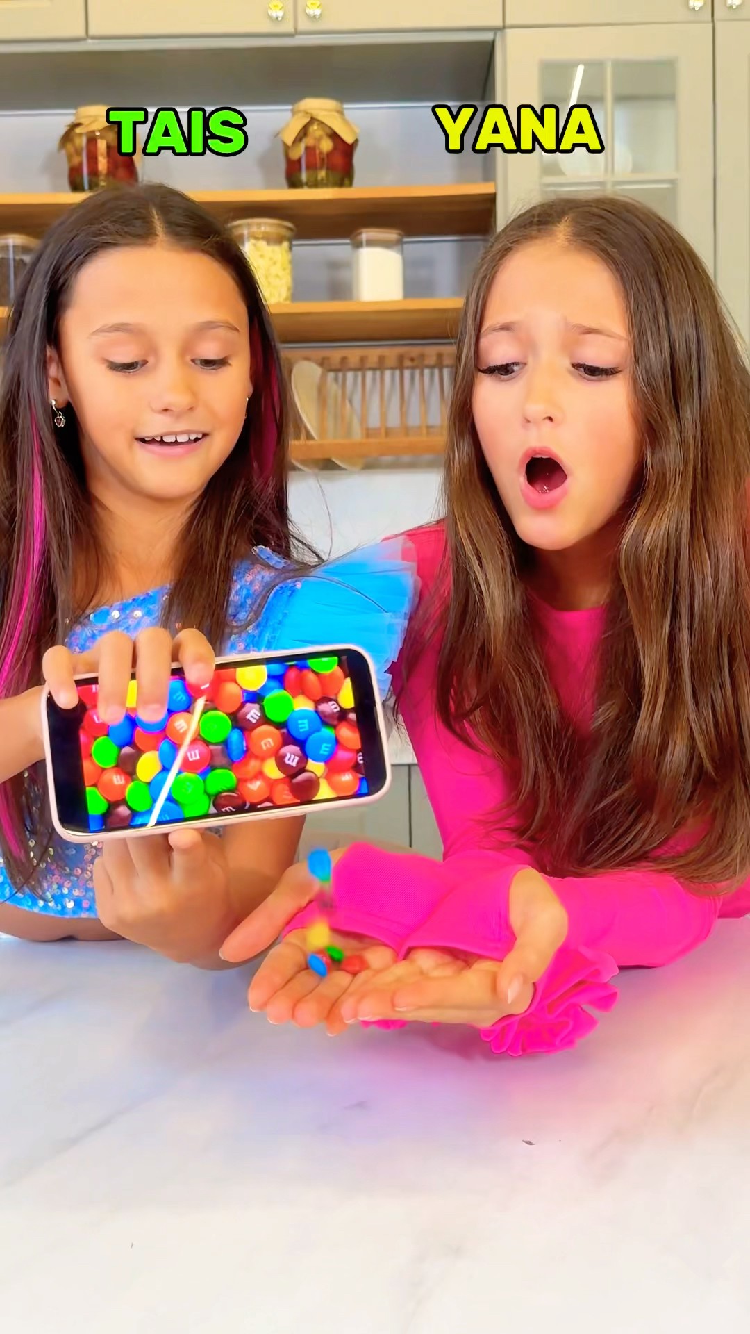 Taya’s Phone Turns into a Candy Factory!?? ?