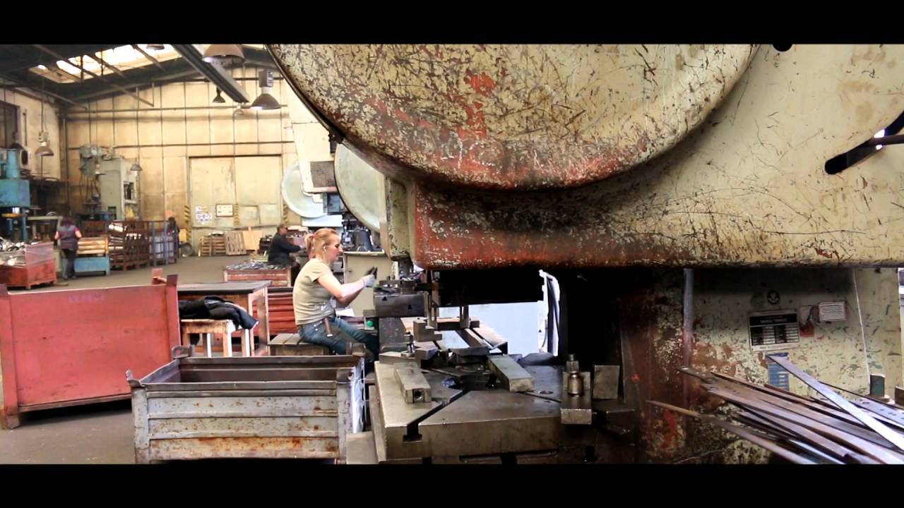 KOVOTVAR - usaďte se a pozorně sledujte...