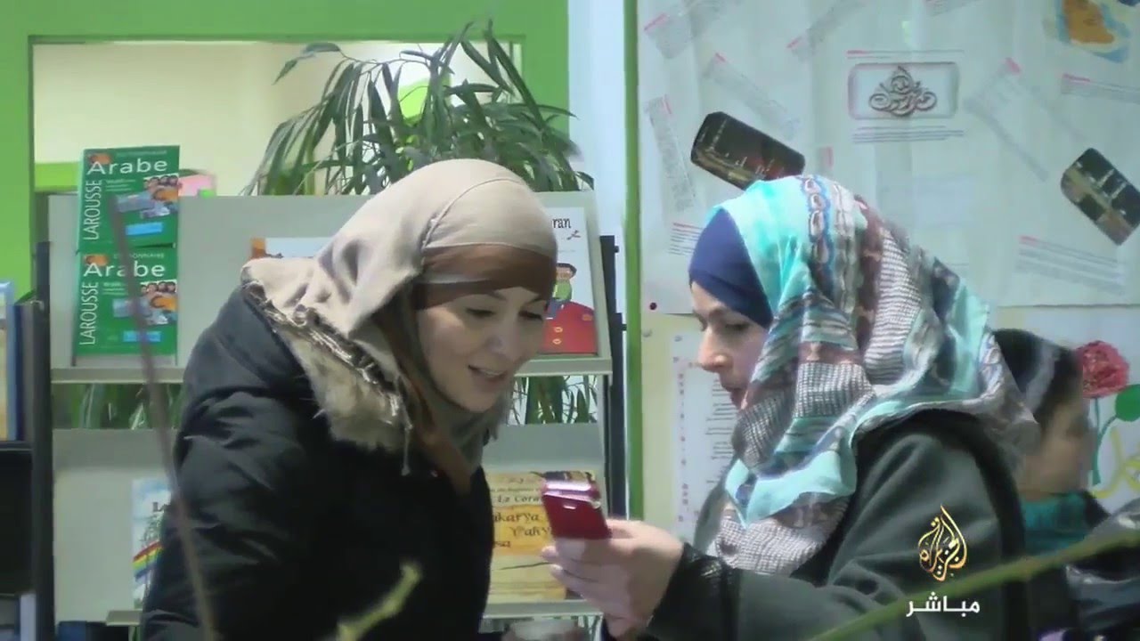 حكاية - معاهد لتعليم اللغة العربية وتعاليم الاسلام في فرنسا