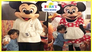 Meeting Mickey Mouse, Minnie Mouse, Goofy, Pluto, and Donald Duck IRL at Disney Character dining