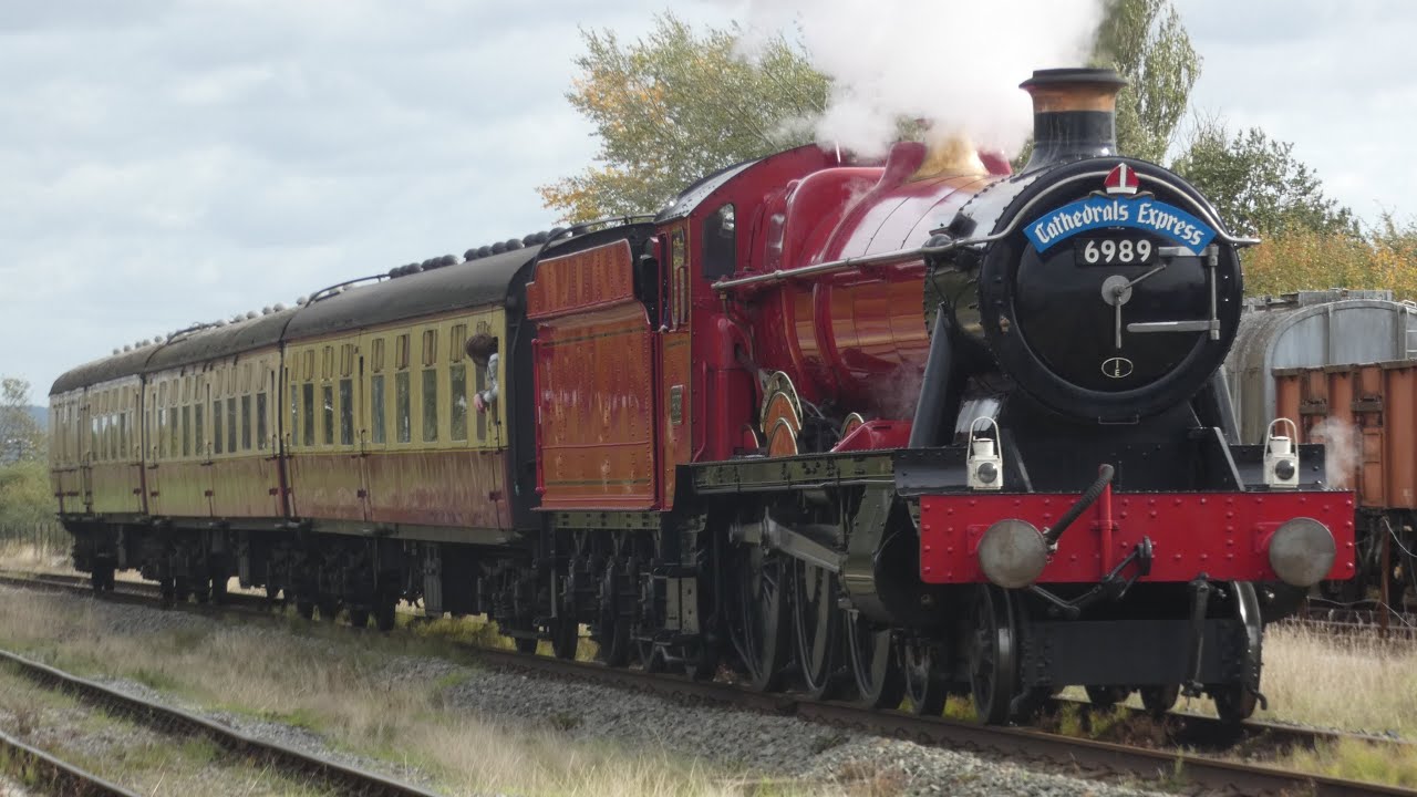 6989 Wightwick Hall Debuts Her *NEW* Hogwarts Railways Livery At The Bucks Railway Centre 5/10/25