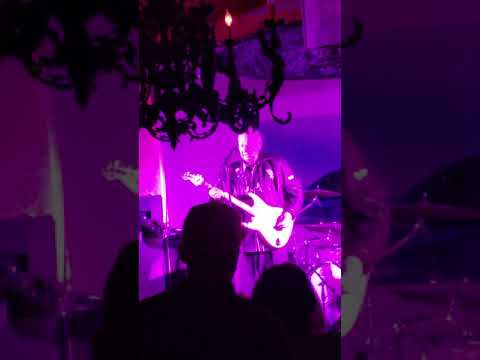 Dick Dale shreds