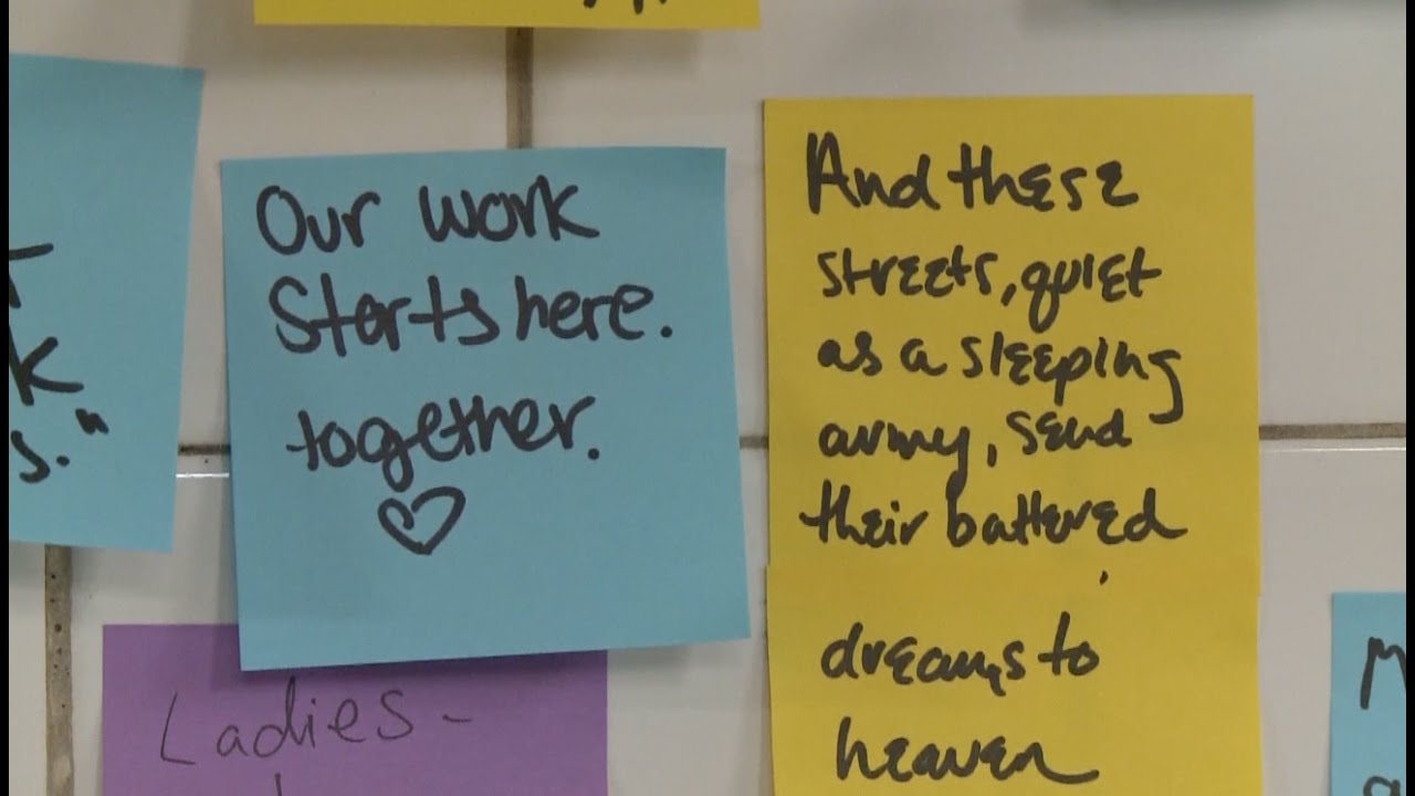 New Yorkers Find Post-election Therapy by Writing Subway Notes