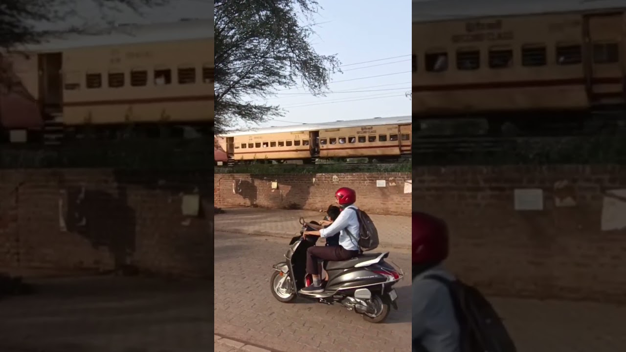 Unchahar Express 14218